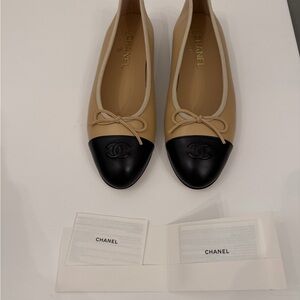 CHANEL Beige and Black Flats Size 40